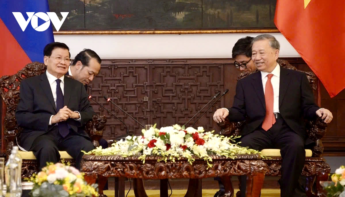 Vietnam vows to further cement great friendship with Laos